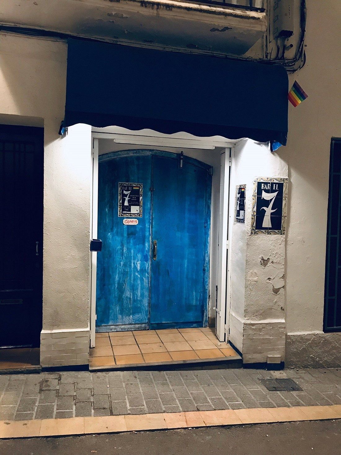 Puerta lounge bar